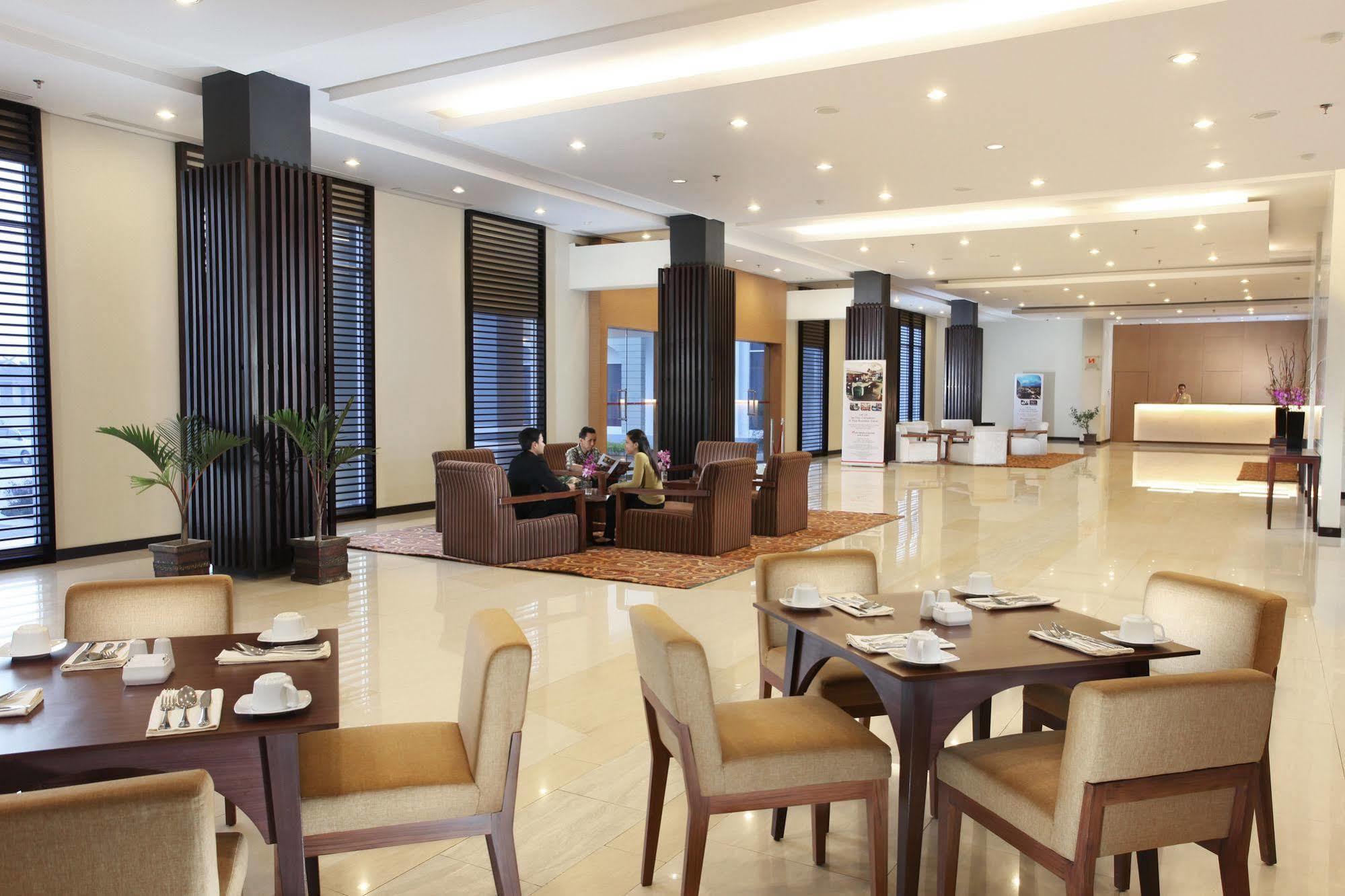 Swiss-Belinn Pangkalan Bun Exterior foto