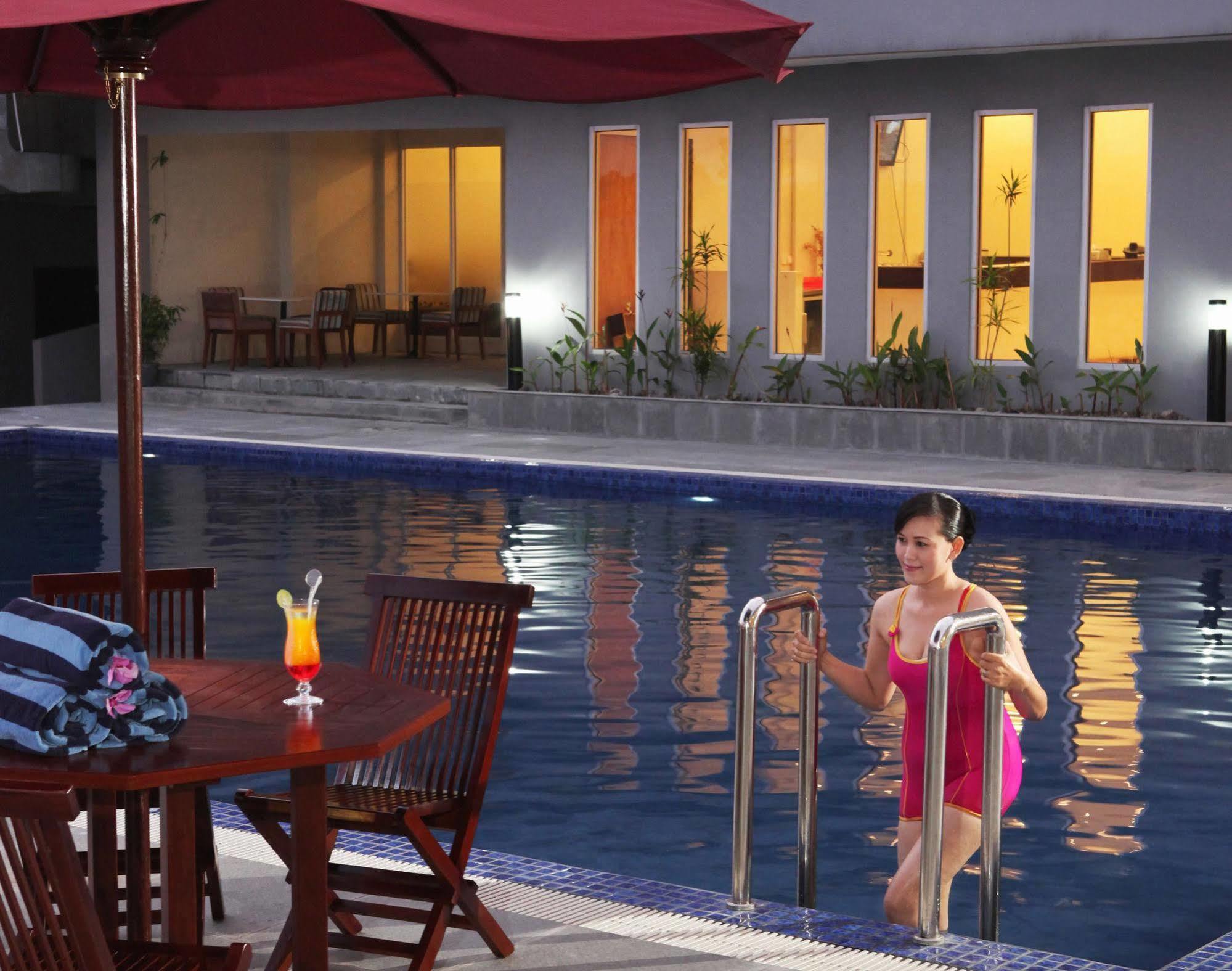 Swiss-Belinn Pangkalan Bun Exterior foto