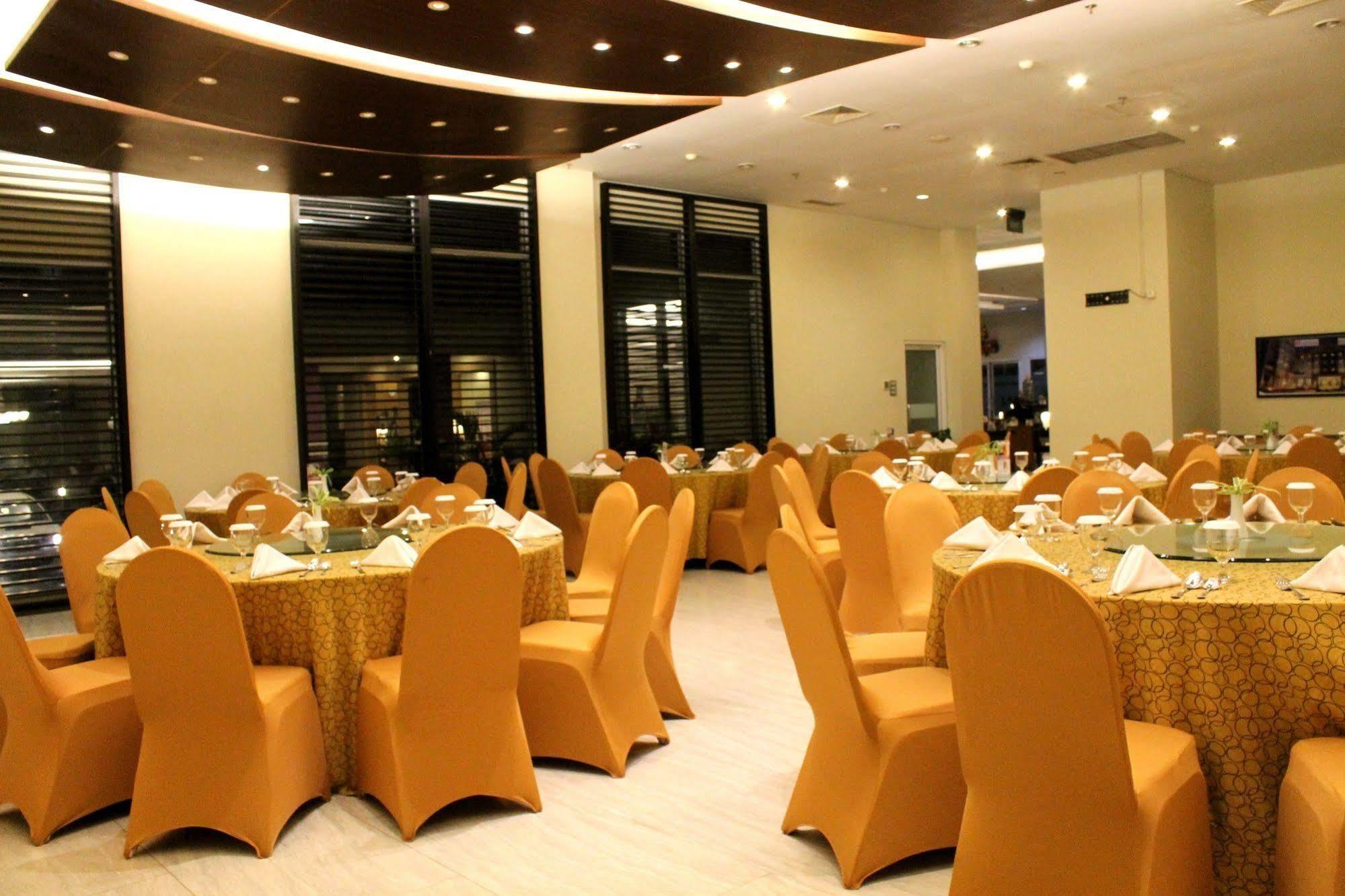 Swiss-Belinn Pangkalan Bun Exterior foto