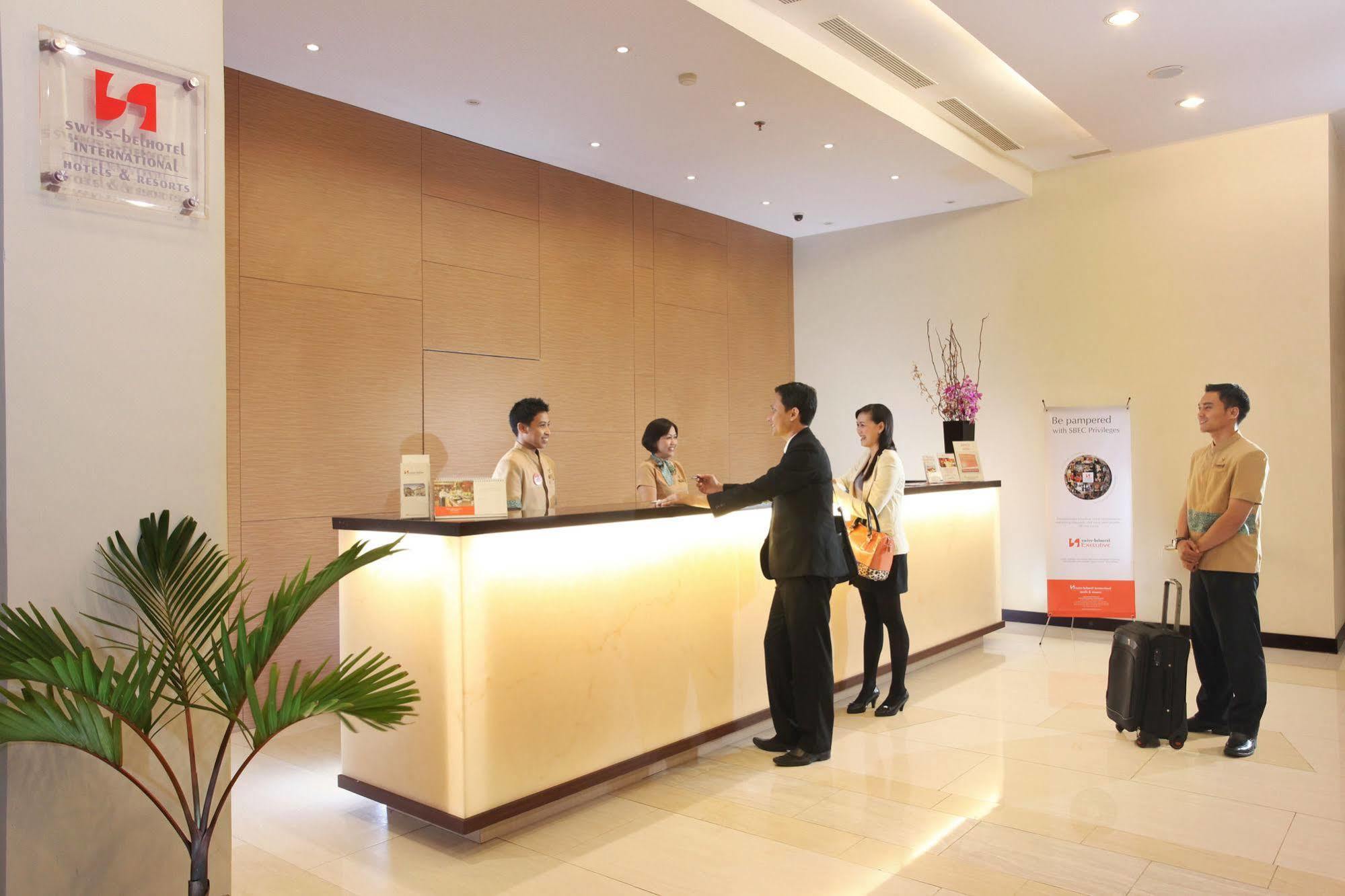 Swiss-Belinn Pangkalan Bun Exterior foto